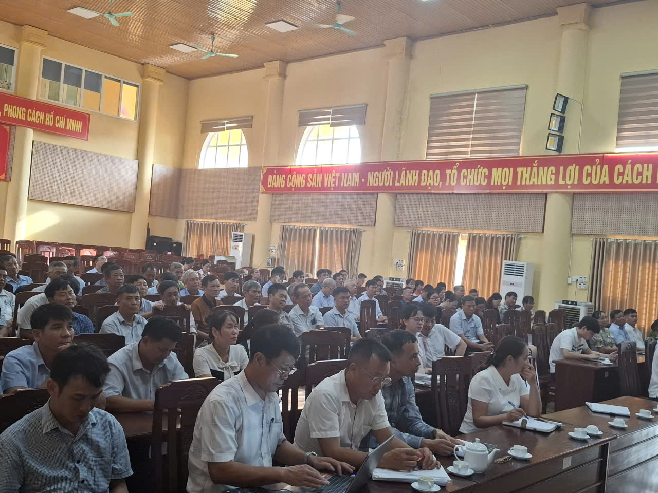 Chiều ngày 05/8/2025. UBND xã tổ chức hội nghị quán triệt, triển khai các biện pháp phòng chống dịch bệnh Dịch tả lợn Châu Phi trên địa bàn xã Nam Lý.